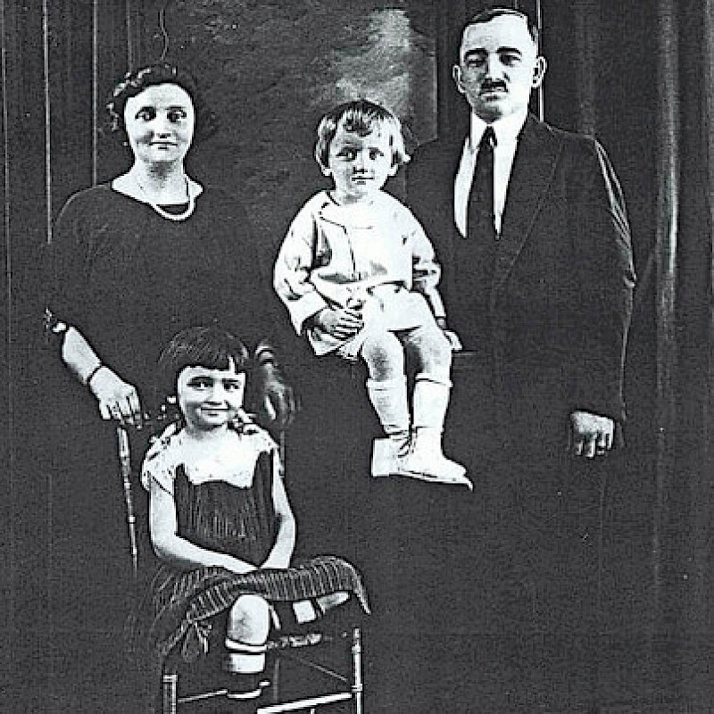 Ferencz family portrait, 1924