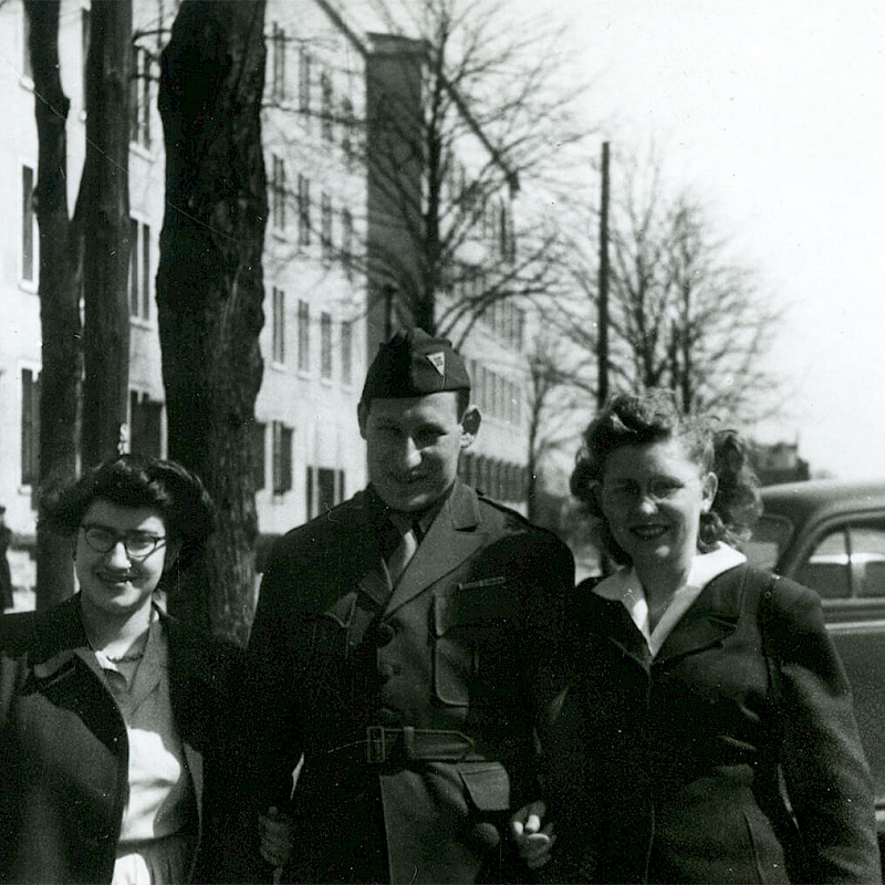 Gertrude (right) with Berlin staff, 1947