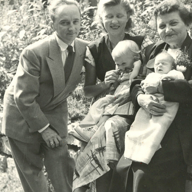 Ben and Gertrude with Keri Robin and family, July 1950